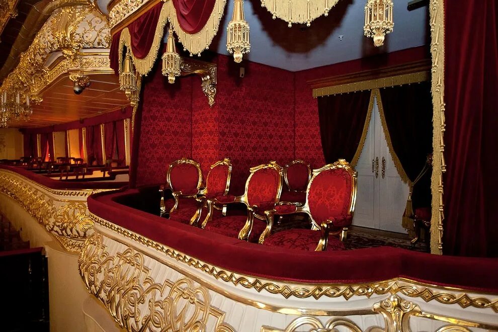 Императорская ложа в большом театре. Большой театр бельэтаж ложа 2. Царская ложа большого театра. Ложи в большом театре. Ложи в большом театре.