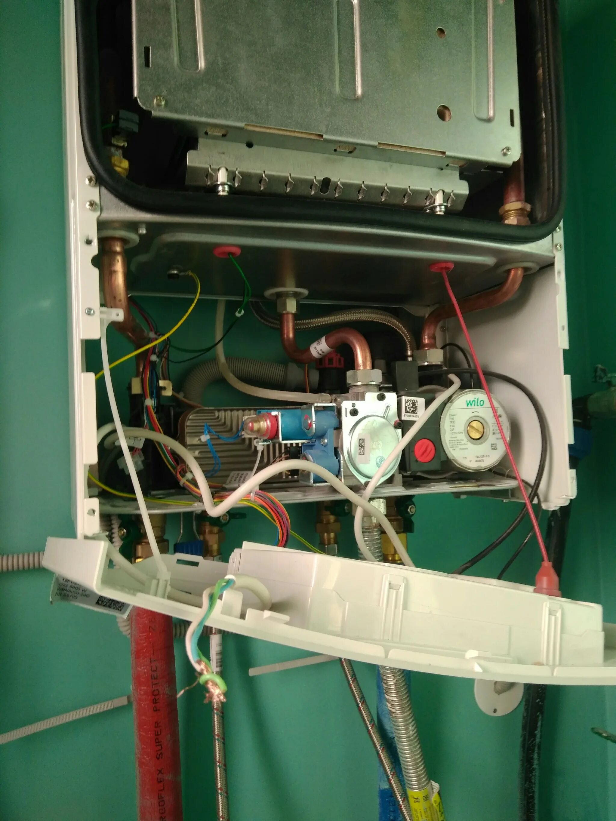 Bosch wbn6000. Котел Bosch 6000 конструкция. Сборка котла Bosch gaz 6000 WBN. Котел Bosch gaz 6000 подключение. Почему стучит котел