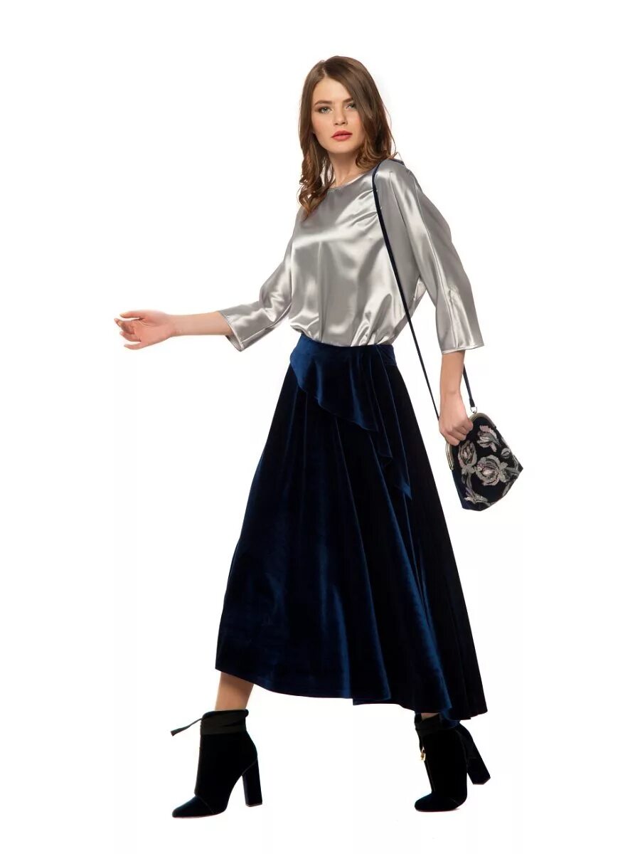 С чем носить бархатную юбку. С чем носить бархатную юбку. Розовая плиссированная юбка 2020. Вечерний образ с плиссированной юбкой. Красная бархатная юбка.