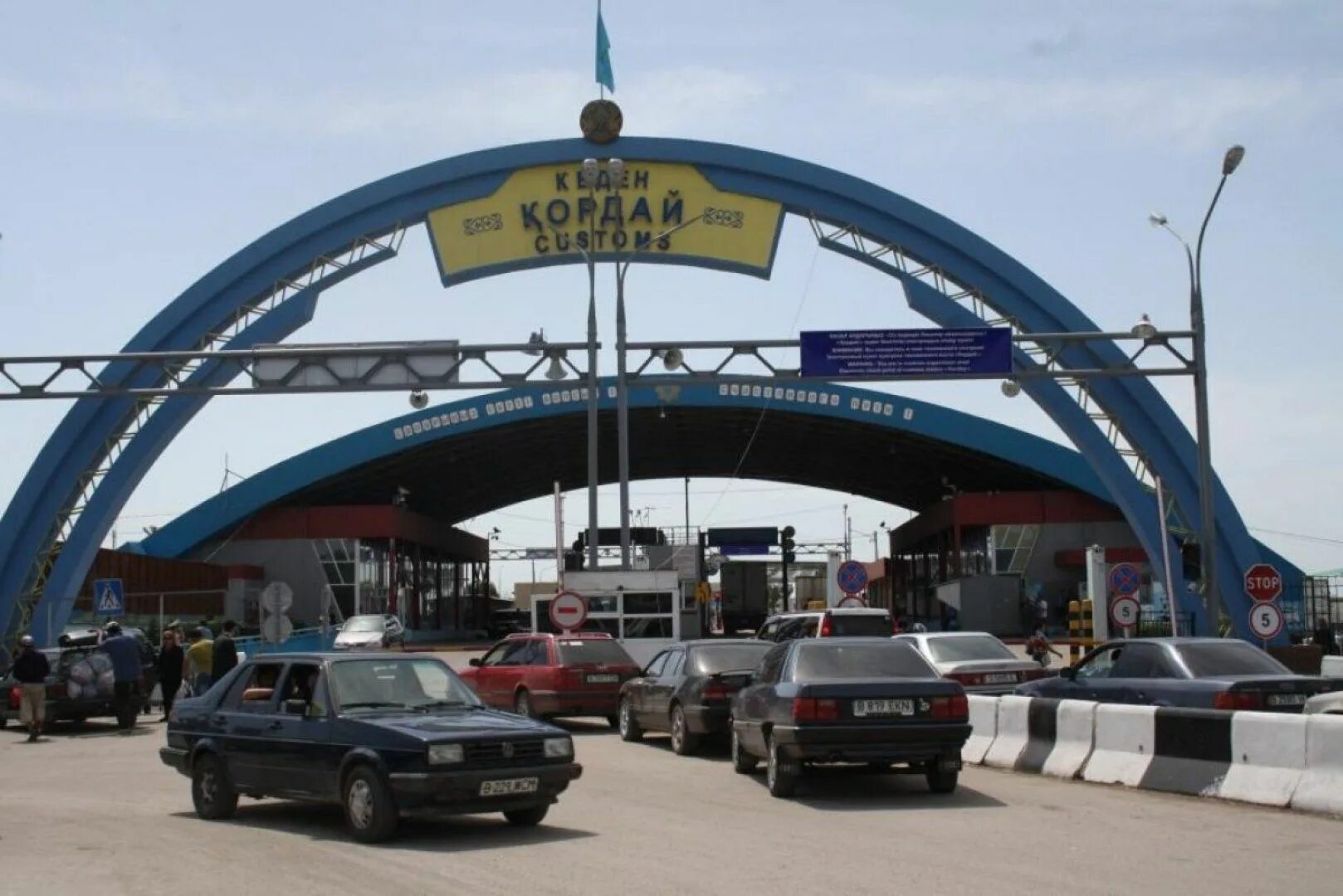 Қордай желі. Солнечная электростанция казахстан. Каратау (хребет, тянь-шань). Қордай желі. Степи и горы казахстана.