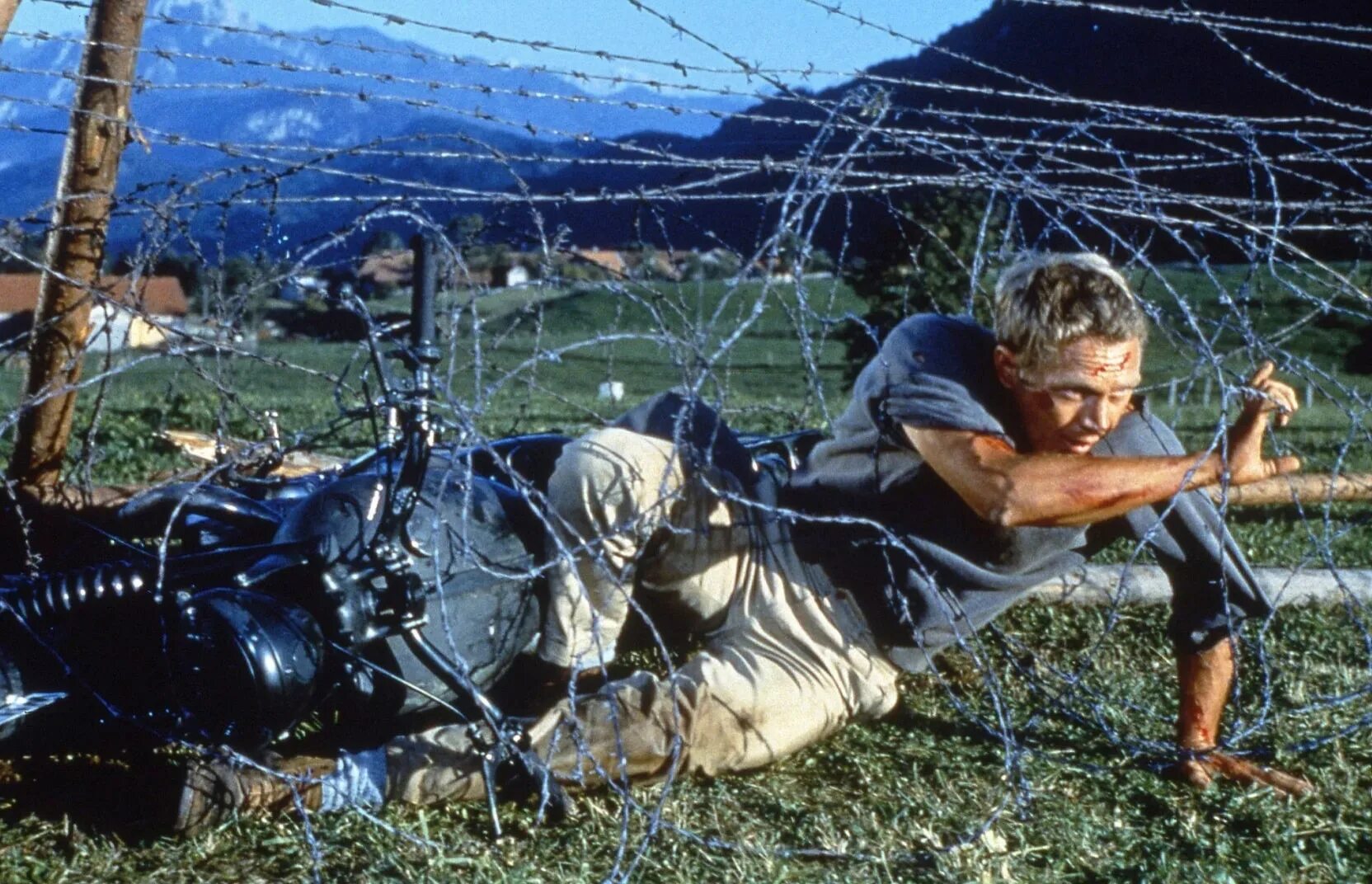 Стив маккуин великий побег. Стив маккуин побег 1972. Великом побеге. Великий побег. Стив маккуин великий побег.