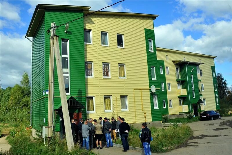 Аварийная новгородской области. Ул транзитная Боровичи. Многоквартирный дом для сирот. Боровичи транзитная 24. Новое здание в Боровичах.