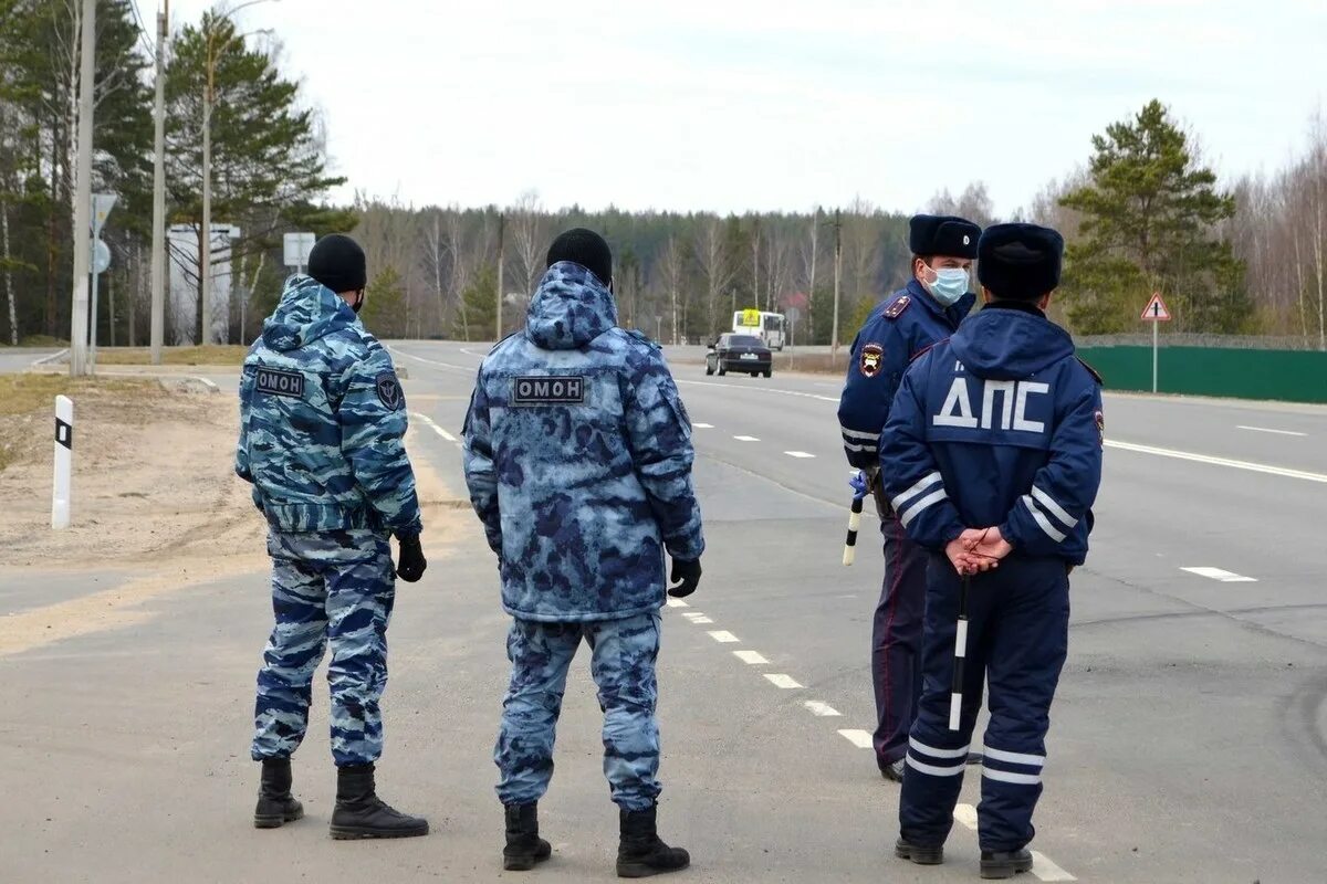 Посты омона. Специальная операция по пресечению массовых беспорядков. Полицейский на дороге. Омон белгород. Омон атом челябинск.