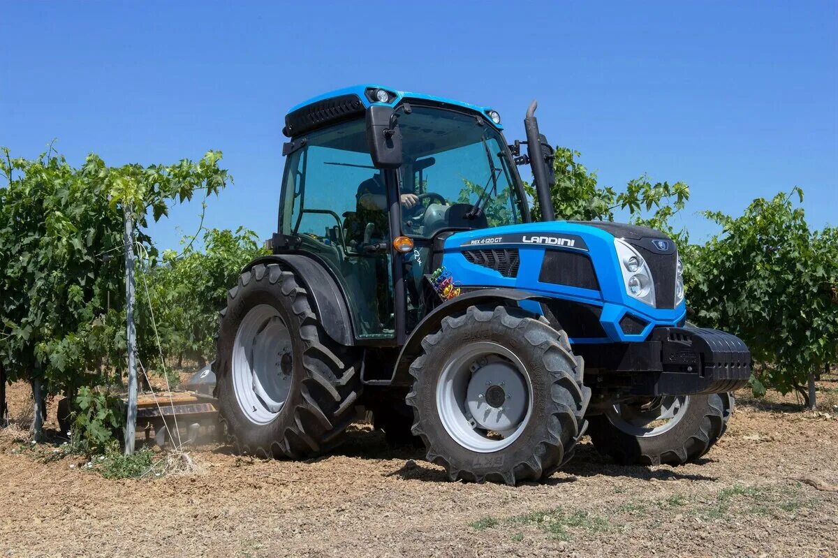 Китайский трактор yto 904. Трактор 2024. Трактор 2024. Автомобилист ак барс. Трактор нью холланд 6190.