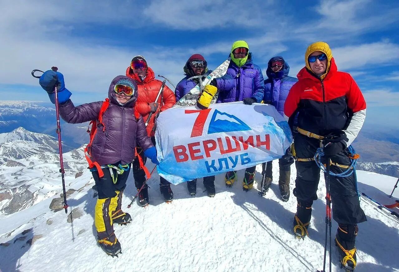 3 вершины эльбруса. Эльбрус вершина. Восхождение на Эльбрус. Восхождение на Эльбрус фото. Восхождение на Эльбрус май.