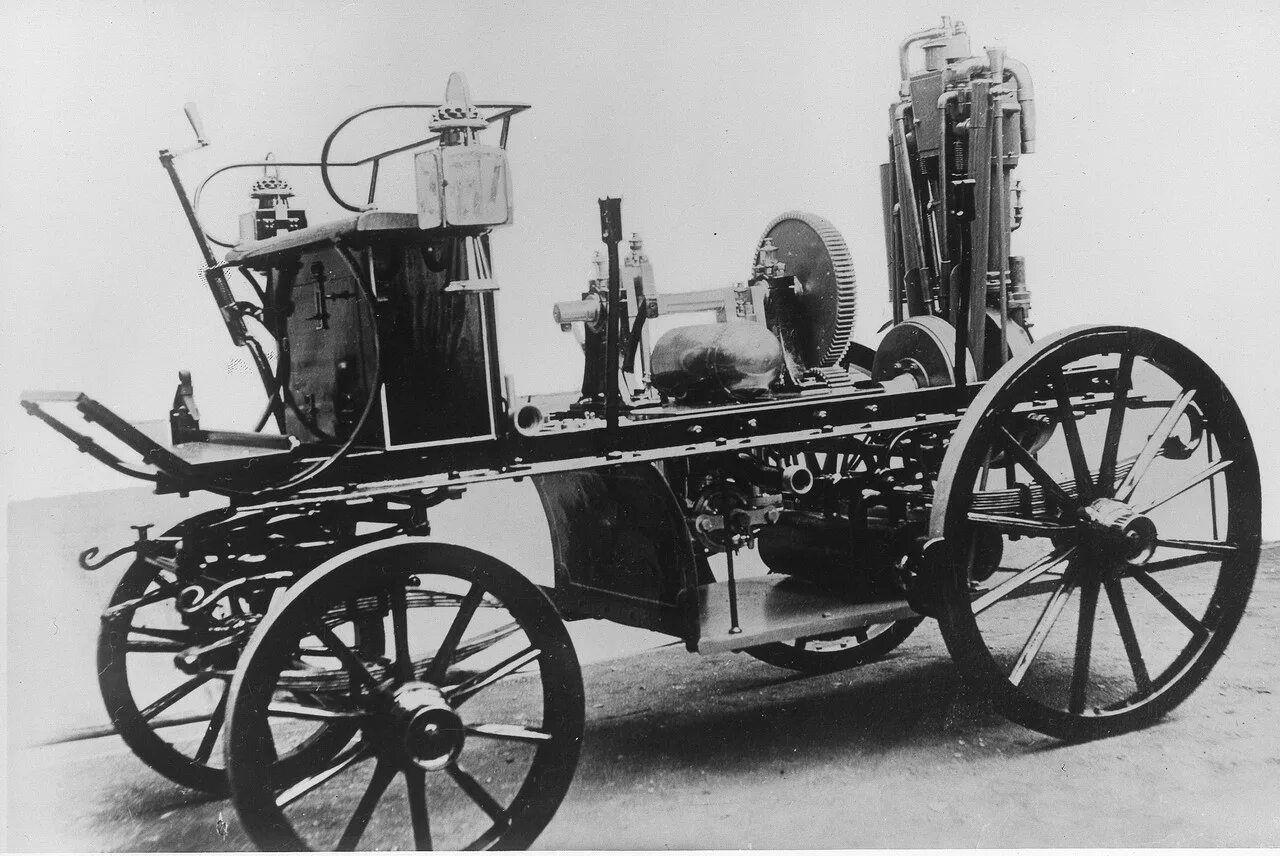 Первая пожарная машина. Автомобиль Daimler 1888 год. 1841 Опробована первая паровая пожарная машина. Автомобиль Даймлер 1890. Завод Даймлер 1908.