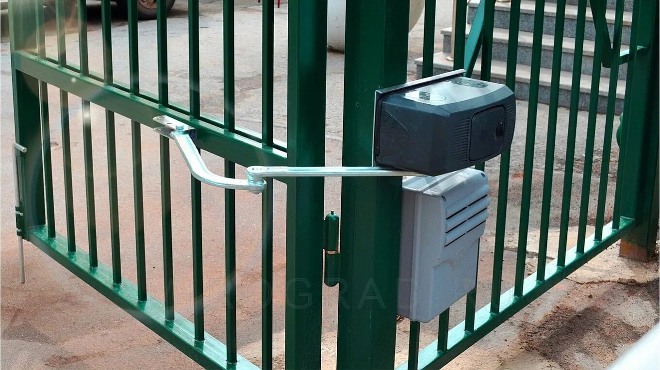 Распашные ворота открытие наружу. Came 001a3000a. Распашные ворота открытие наружу. Автоматические распашные ворота doorhan 5000. Распашные ворота с электроприводом дорхан.