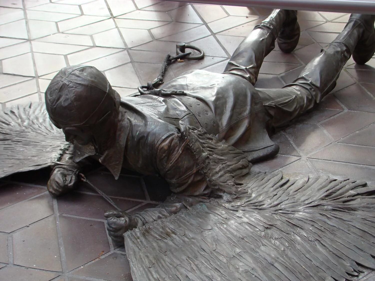 Выражение сбитый летчик. Выражение сбитый летчик. Подбитый летчик шутки. Прикольные картинки про летчиков. Юмор про летчиков.