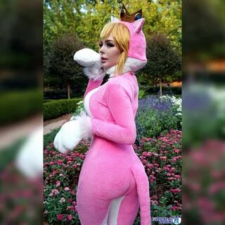 Kitty cosplaying Princess Peach...cosplay?!? 