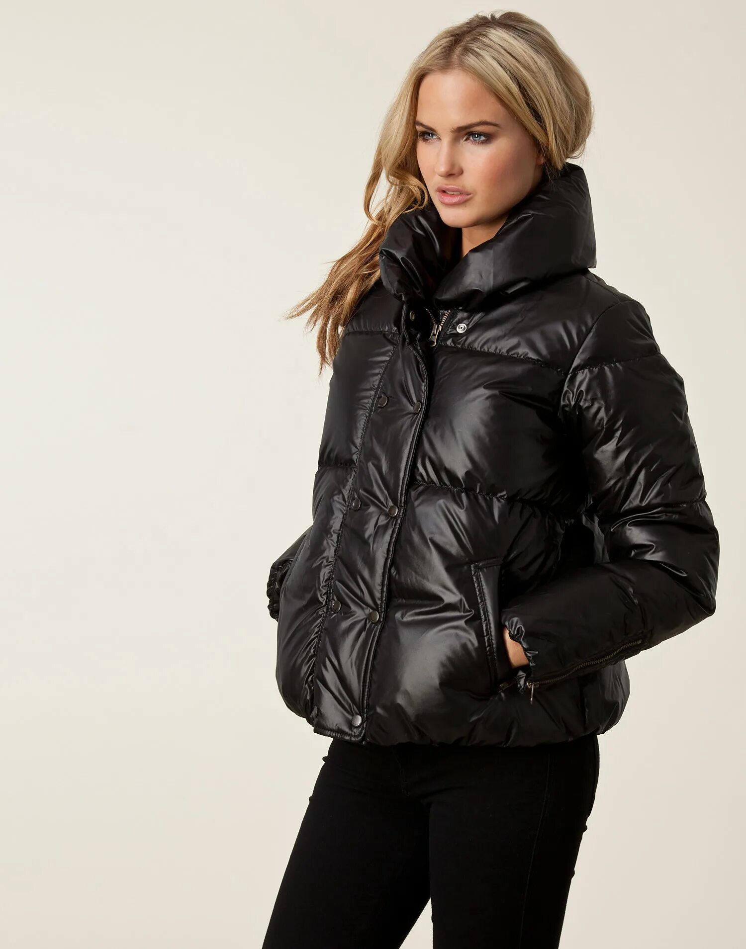 Uniqlo ultralight down куртка женская. Пуховик uniqlo ultralight down черный. Пуховики женские down jacket. Ультратонкий пуховик uniqlo женский. Napapijri стеганый пуховик.