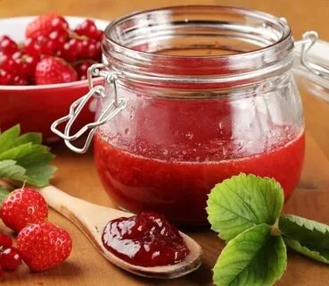 Компот из клубники и красной смородины