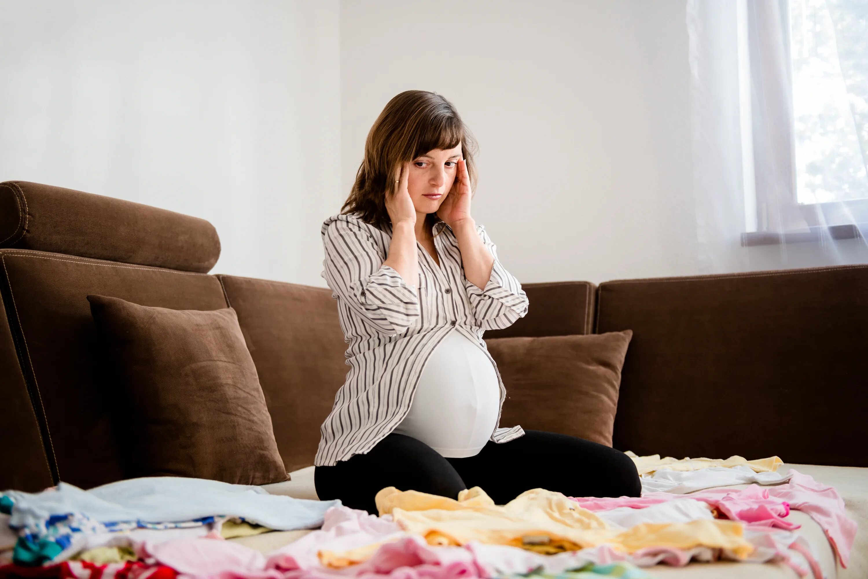 Woman is pregnant. Беременные женщины. Стресс у беременных.