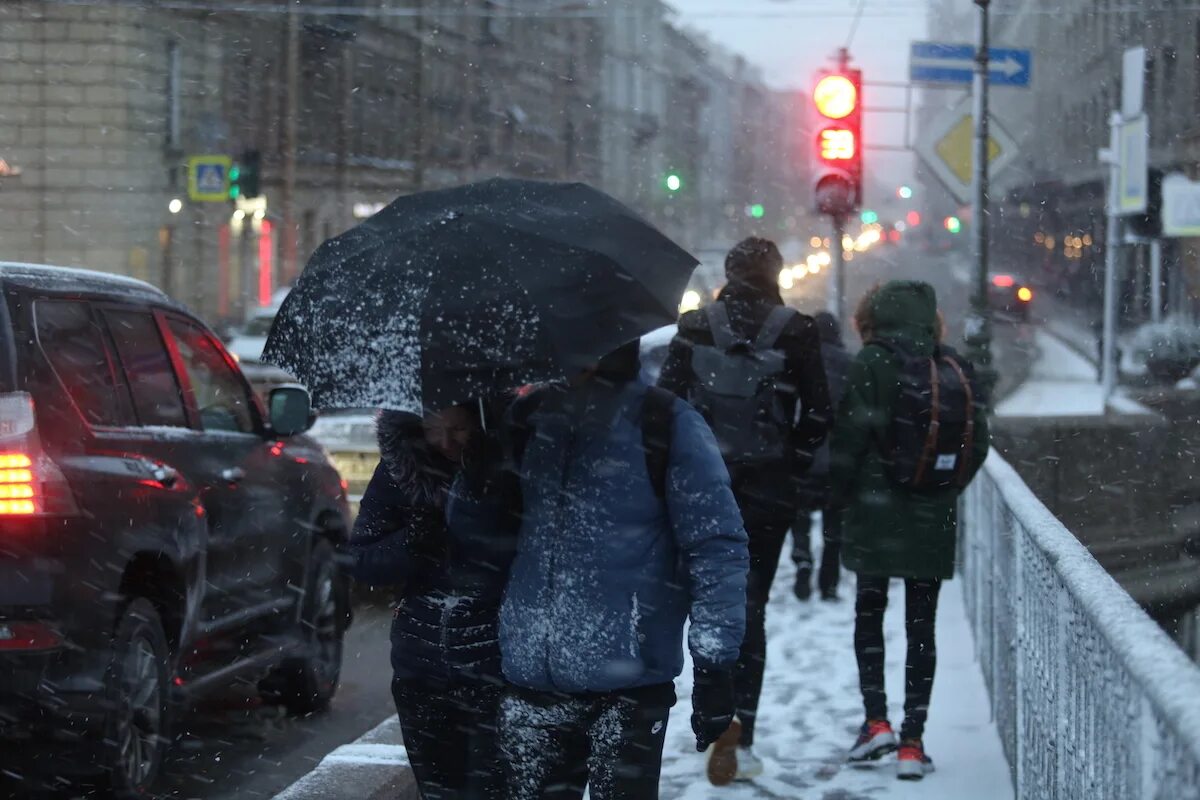 Снегопад в Петербурге. Снегопад в городе. Мокрый снег. Сильный снегопад.