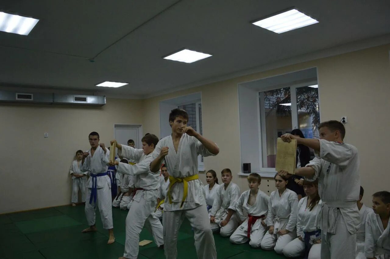 Спортивные школы елец. Спортивная суббота в школе. Школа номер 23 города ельца. Самбо школа 10. Спортивные школы елец.