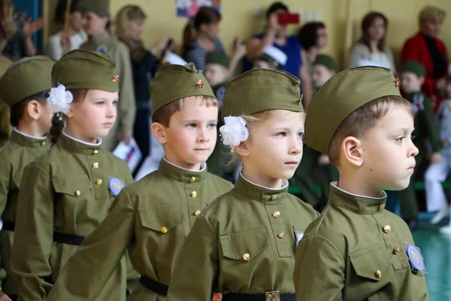 Детские военные школы. Дети в военной форме. Военная форма для школьников. Детская Военная форма. Солдатская форма для детей.