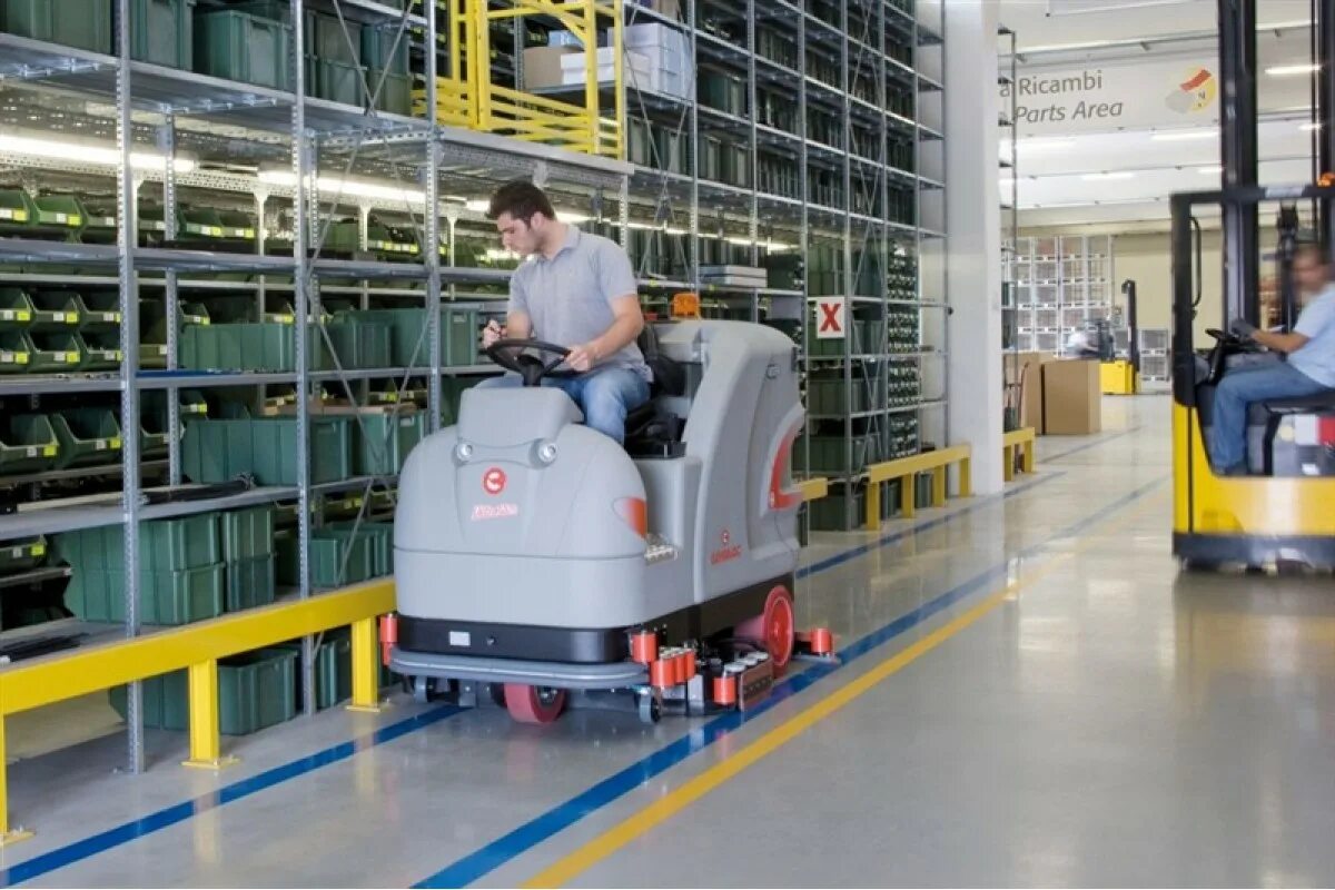 Karcher professionals b40 rs. Аренда машины для уборки магазина. Lesp поломоечная машина. Поломоечные машины в гостинице. Nilfisk sc500.