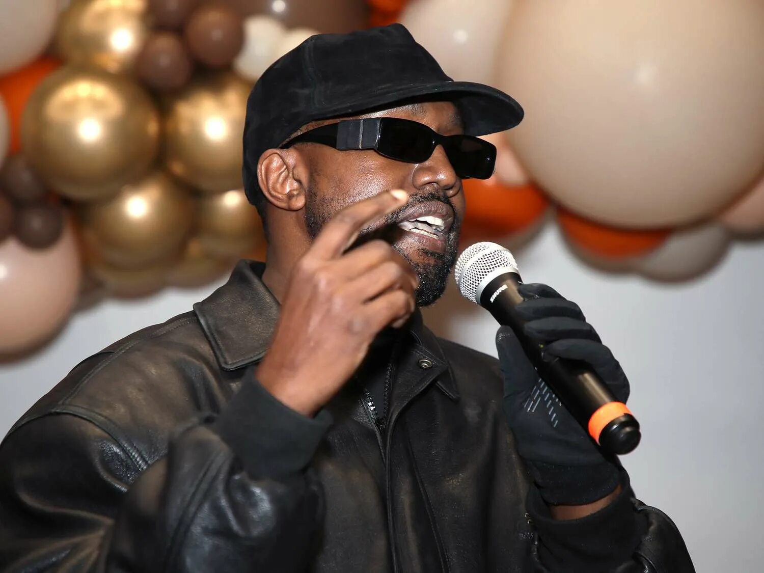 Канье уэст рэперы сша. Kanye west. kanye west 2025. канье уэст донда. донда мать канье уэст.