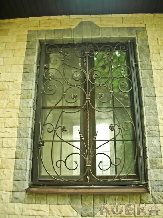 Раздвижная металлическая решетка чертеж. Решетки на окна ковка. Решетка предложение. Решетки на окна омск. Решетка наружная igc 100.