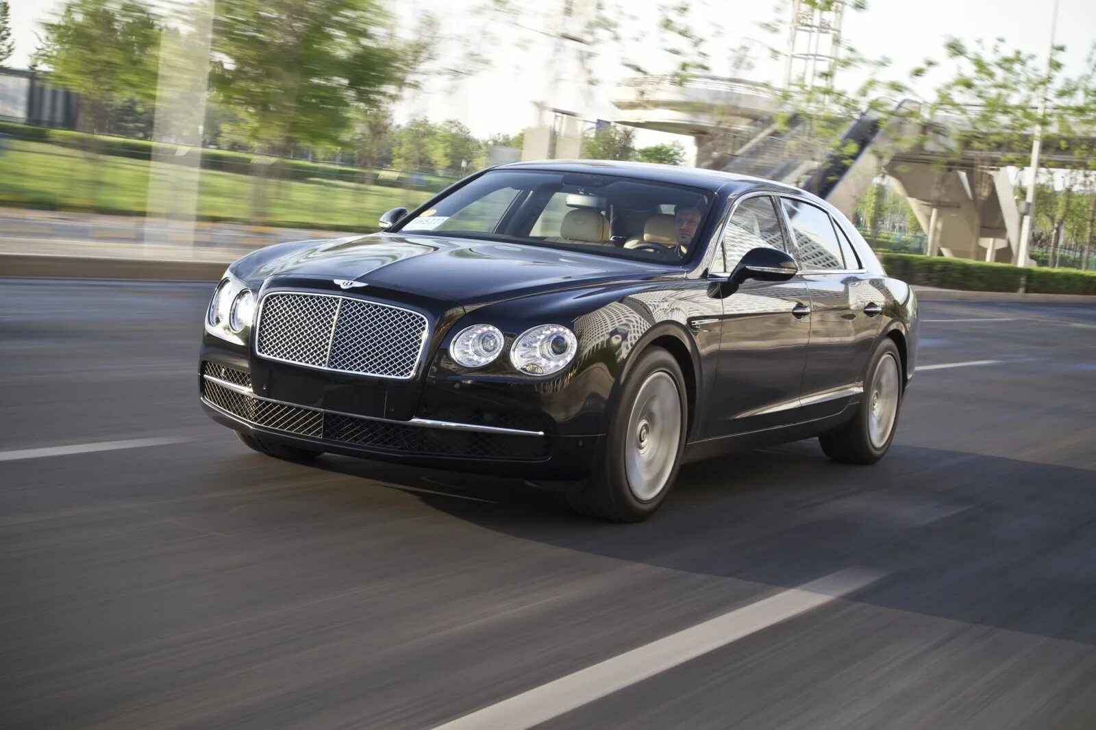 Континенталь Флаинг Спур. Bentley Flying Spur 2013. Бентли седан 2015. Бентли Флаинг Спур 2015.