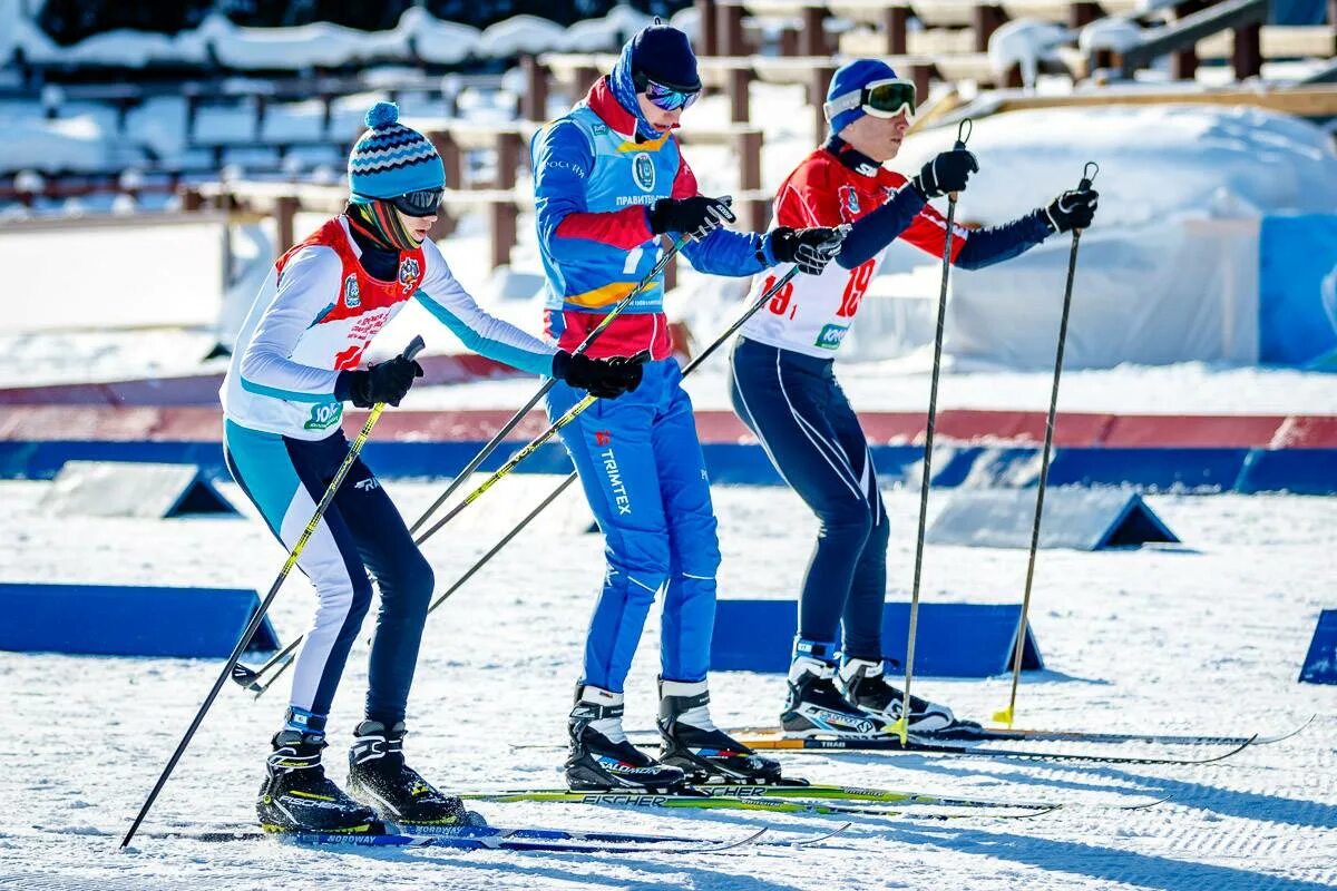 Лыжный спорт. Виды лыжного спорта. Лыжи спорт. Лыжные гонки вид спорта.