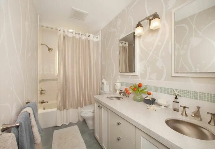 Интерьер ванной комнаты шторка historic home- bath renovation Traditional bathroom, Tile tub surround, Bathroom