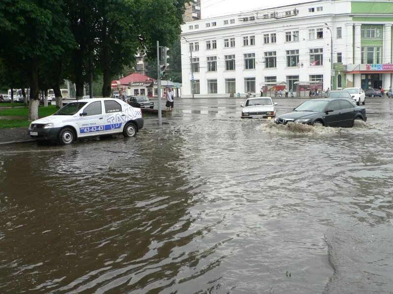 Наводнение 1994 года Орел. Центр города Орел затопление. Ливень в Орле. Наводнение в Орле 1970. До скольки будет идти дождь сегодня