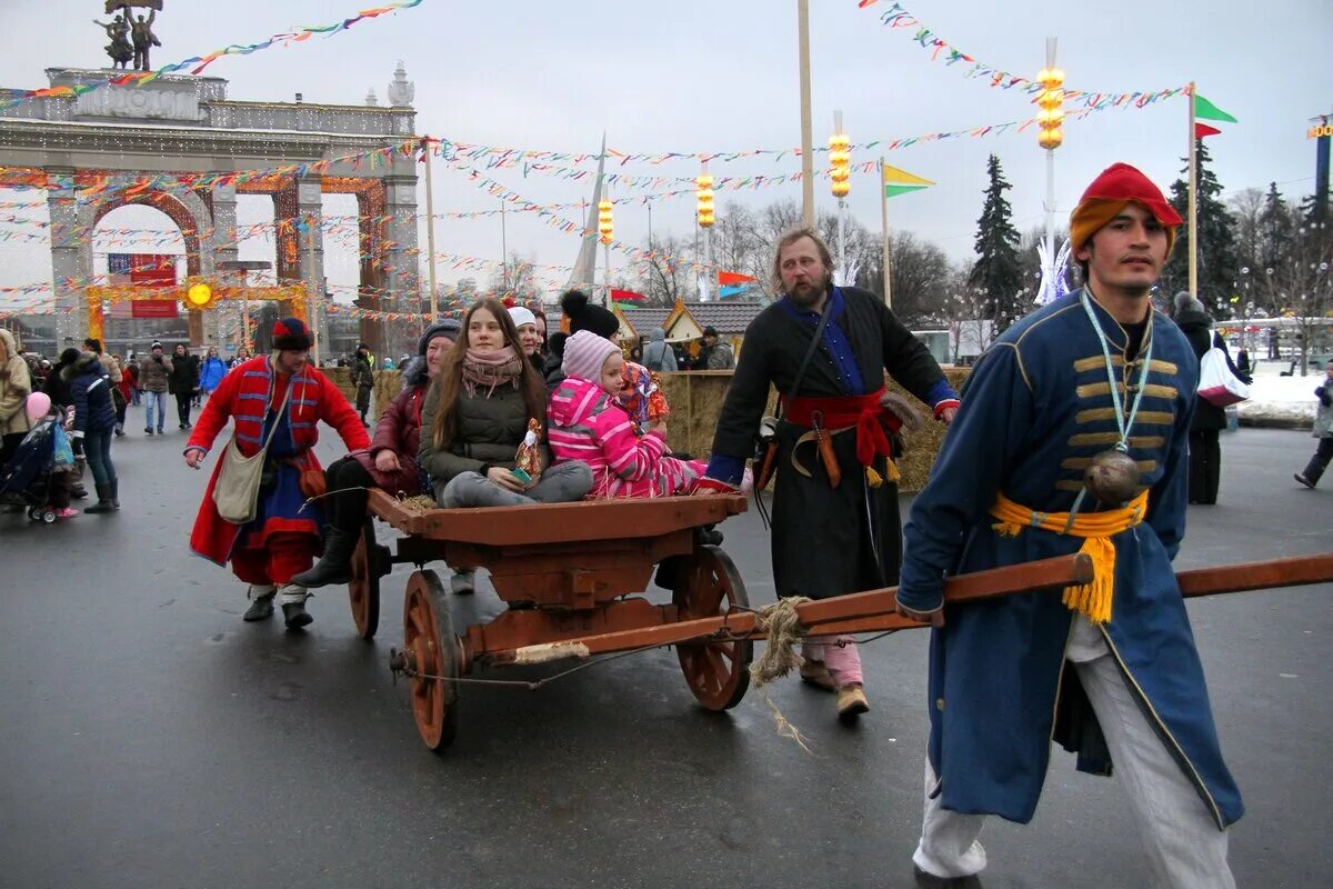 Какие гулянья в москве. Масленица гуляния ВДНХ. Масленица в Царицыно 2023. Масленица в Царицыно 2022. Фестиваль Масленицы в Москве 2022.