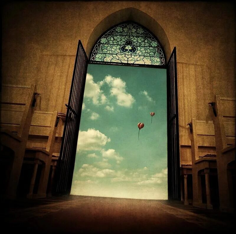 Двери в прекрасное будущее. Открытая дверь в мир. Красивая открытая дверь. Открытые двери.