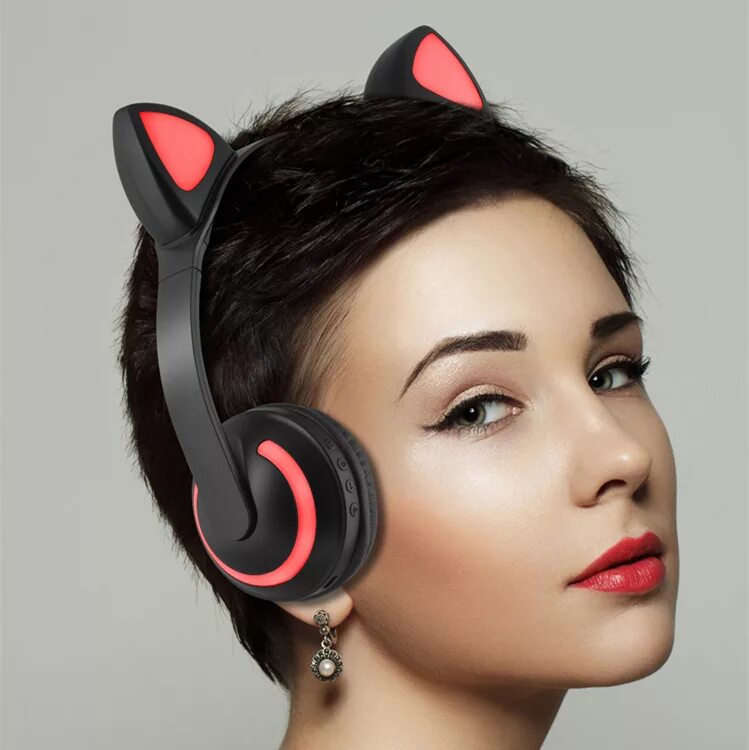 Уши для наушников купить. Наушники Cat Ear Headphones. Cat Ear наушники с ушками. Беспроводные наушники в ушах. Наушники для девушек.