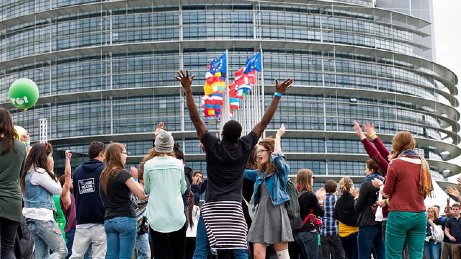European society. Европейский молодежный центр в Страсбурге. Европейская молодежь. Гражданское общество Европейский Союз. Современное европейское общество.