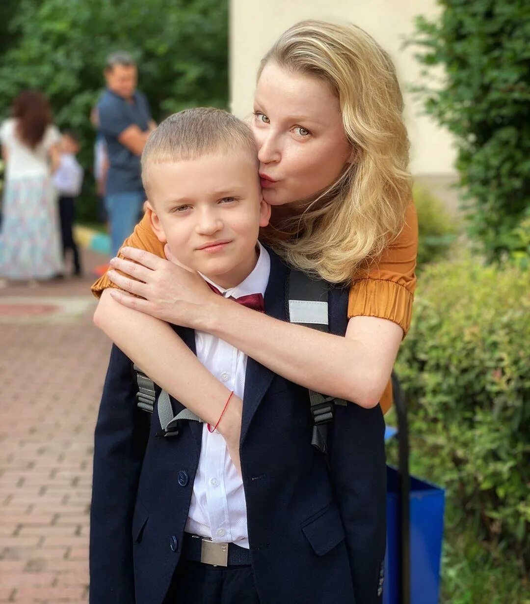 Как зовут девушку сына. Как зовут девушку сына. Дочь сереги. Артур бабич 2022. Сестра артура бабича.