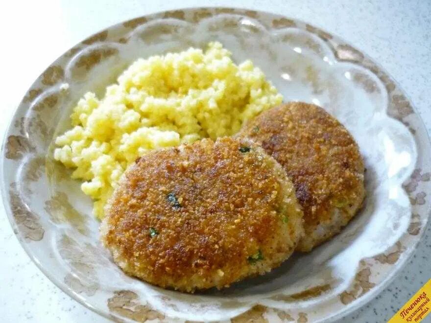 Котлеты из хека сочные. Котлетки из хека. Котлеты из минтая. Котлеты из хека сочные. Хек котлеты.