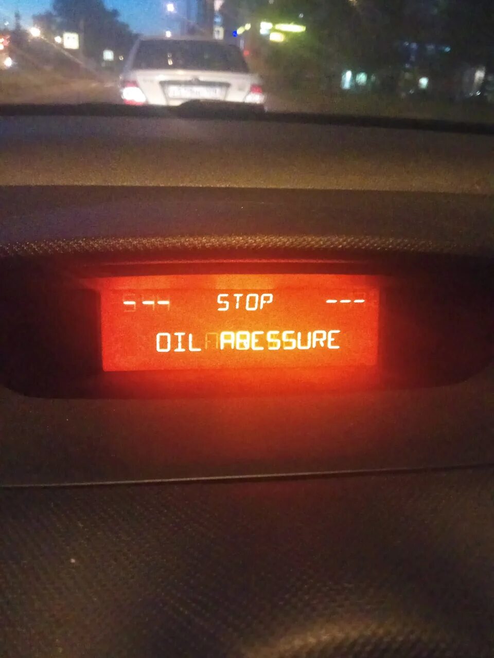 Ошибка давления масла пежо. Лампочка давления масла пежо 308. engine oil pressure пежо 308. пежо 308 ошибка давление масла. oil pressure fault пежо 308.