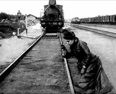 Каренина под поезд