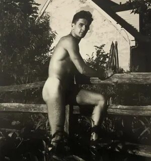 Slideshow yul brynner naked photos.