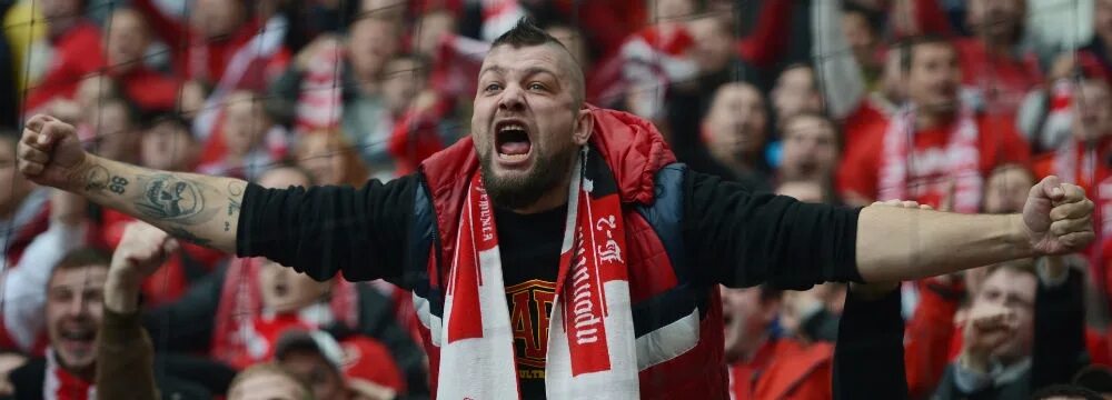 Фанатские тату. Ярый болельщик. Ярый болельщик. Спартак москва болельщики. Ультрас спартак трибуна.