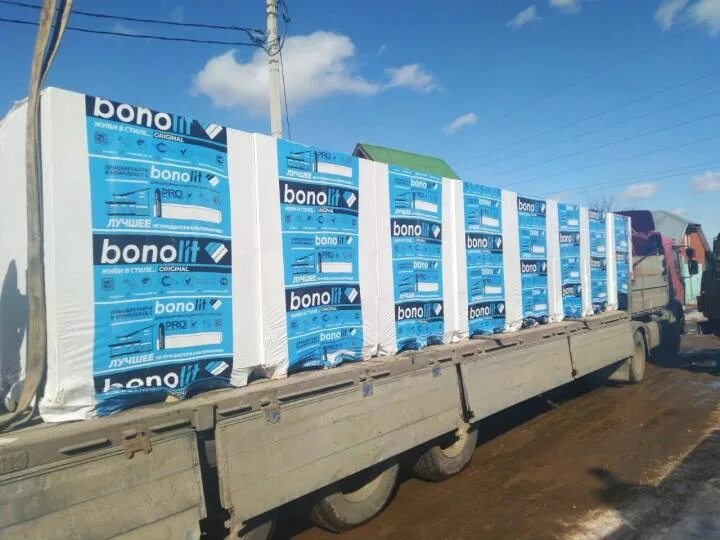 Блок Бонолит d500. Газосиликатный блок Bonolit d500. Блок Бонолит в фуре. Газобетонные блоки на поддоне.