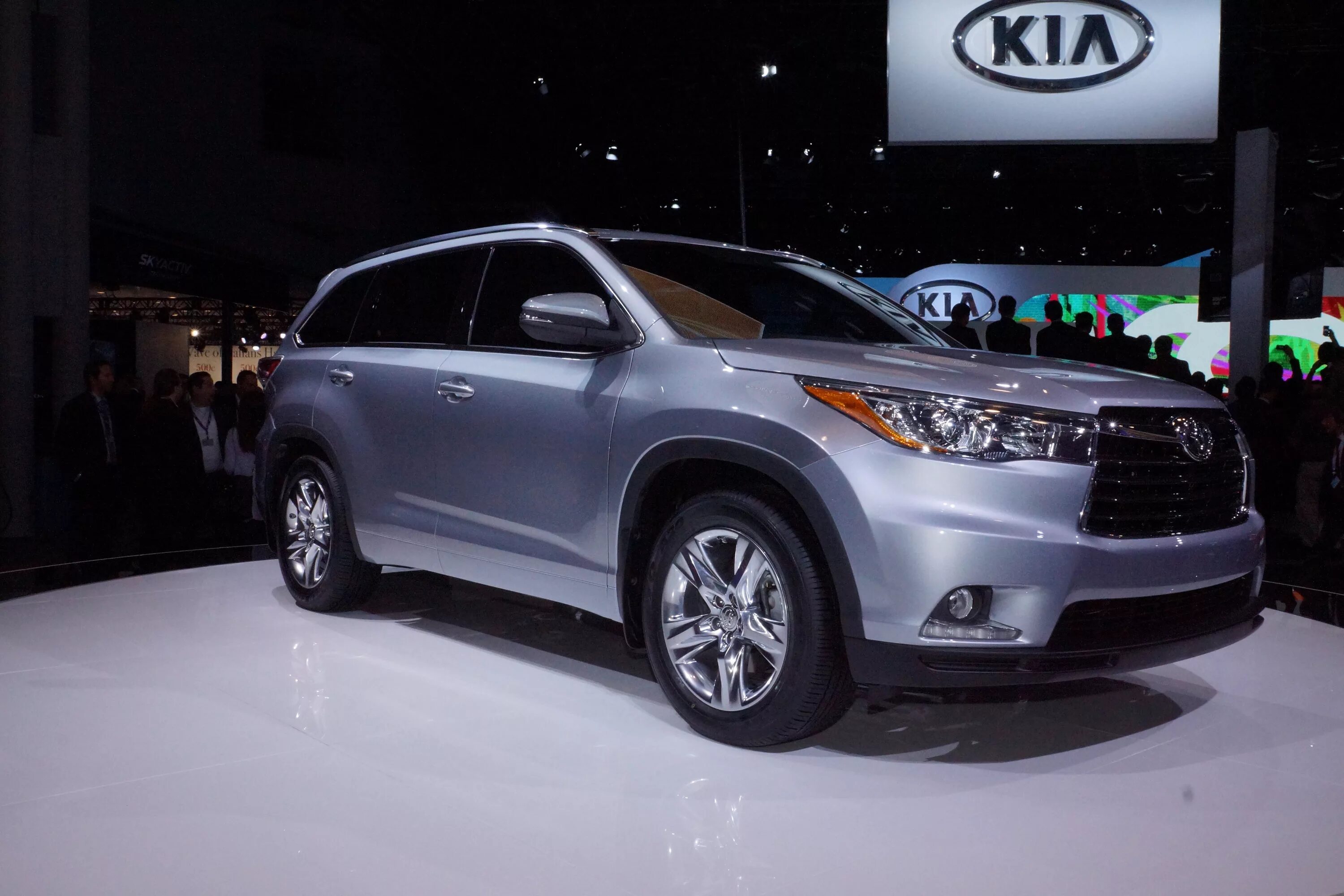 5. Тойота v6 highlander 2014. Хайлендер по годам. Хайлендер 2014 фото. Toyota highlander 2013.