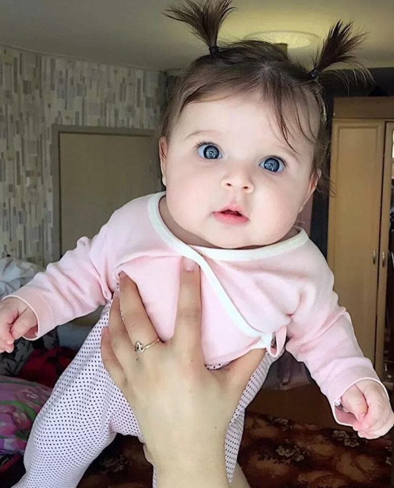 2 месяца девочке. Красивые маленькие детки. Девочки 3. 3 месяца девочке. 6 месячная девочка.