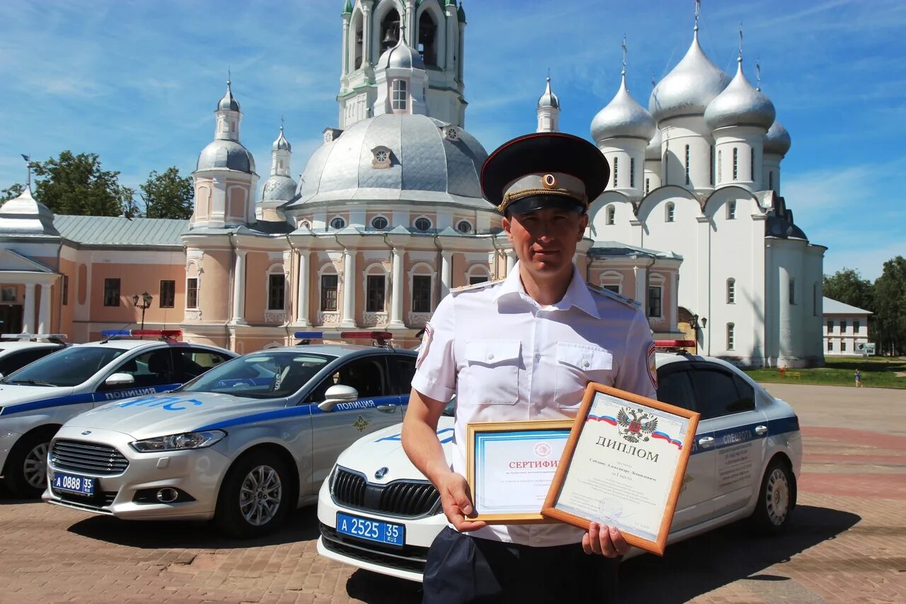 Работа областного гибдд. С праздником ГИБДД. С праздником Госавтоинспекции. ДПС Вологда. Лучший сотрудник ДПС.