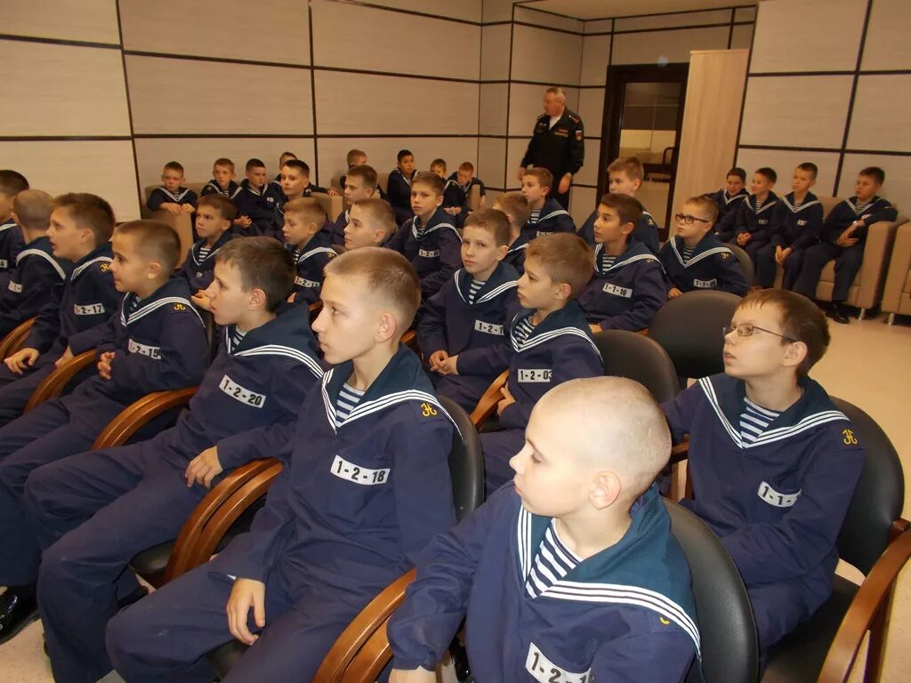 Мурманское нахимовское кадетское училище. Нахимовское училище в мурманске здание. Военно морское училище мурманск. Нахимовское военное училище мурманск. Нахимовское военное училище мурманск.