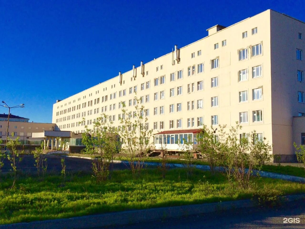 В Норильске у больницы № 1 появится первая и самая большая официальная парковка