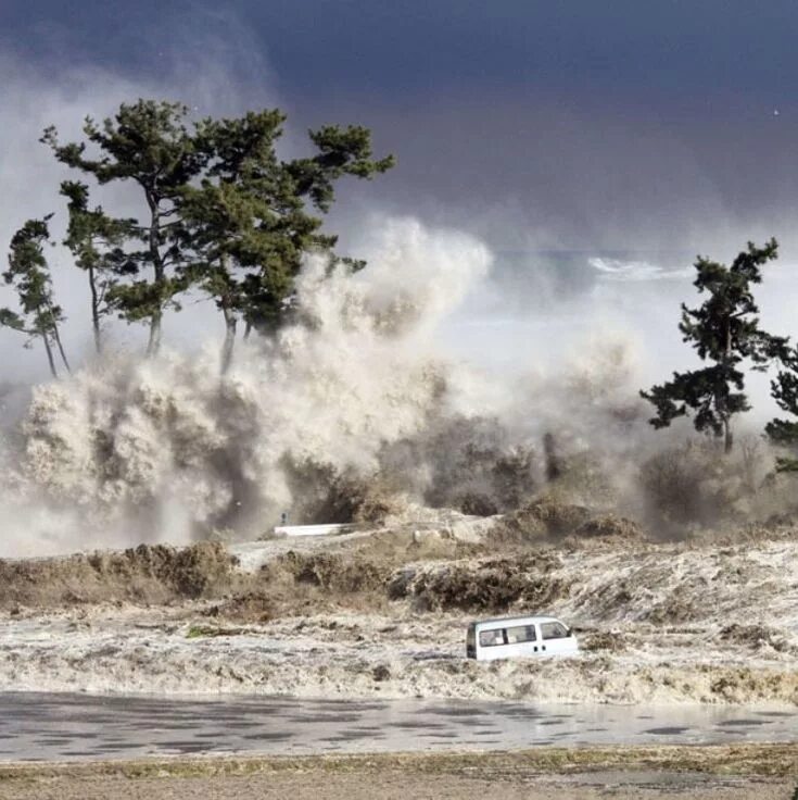 Tsunami natural disaster. Стихийные бедствия ЦУНАМИ. ЦУНАМИ ЧС. ЦУНАМИ 2011. ЦУНАМИ В Америке 2004.