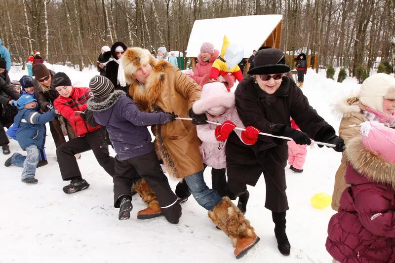 Развлечение забавы. Новогодние забавы на улице. Забавы на Масленицу на улице. Зимние соревнования для детей. Конкурсы для детей на улице зимой.
