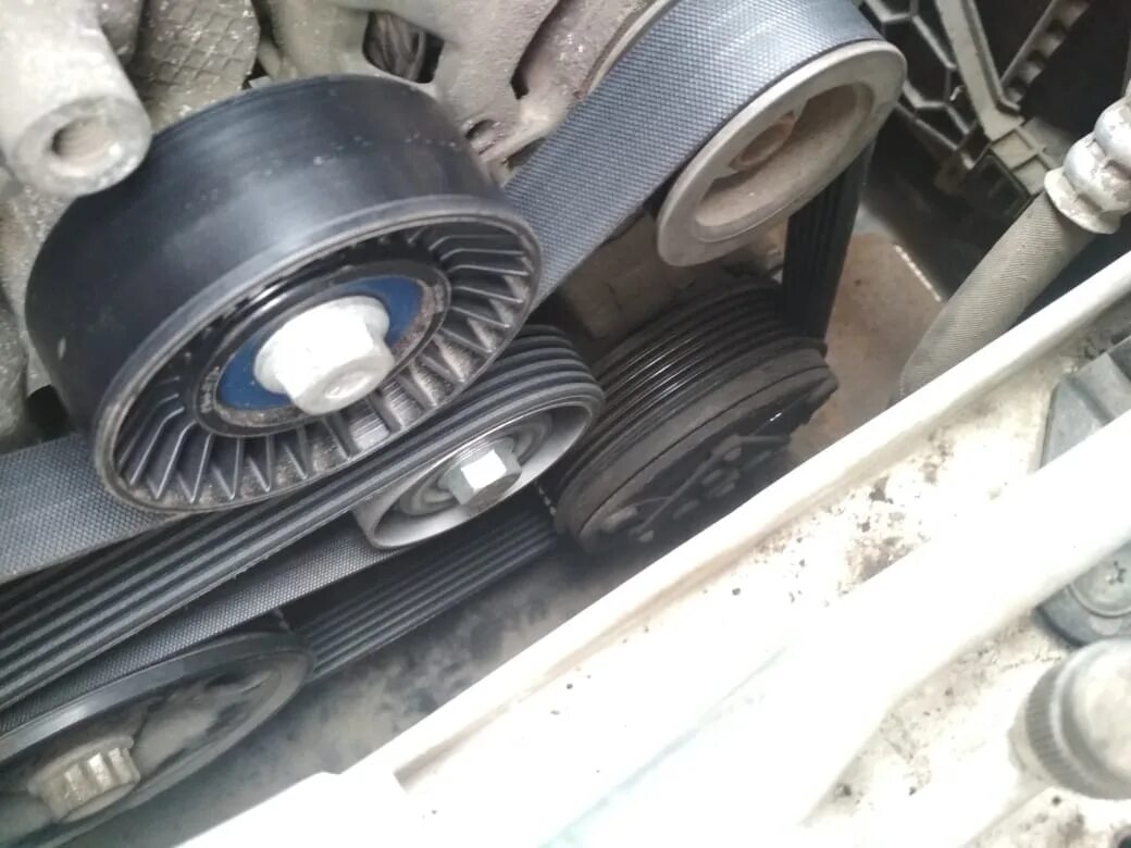 6. Volkswagen polo приводной ремень. Поликлиновый ремень поло седан 110 лс. 6 vw polo. 6.