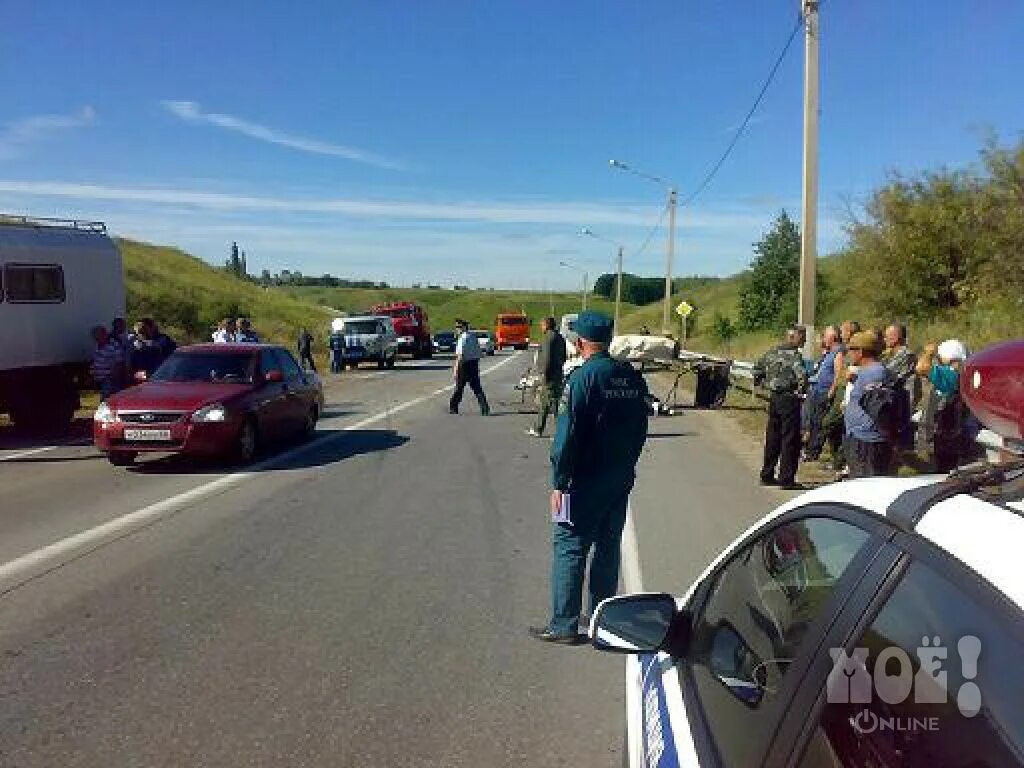 Взрывы в липецкой области сегодня утром. Авария в Добровском районе Липецкой области. ДТП Добровский район Липецкой области. Авария в Добровском районе. Авария в Махоново Липецкой области Добровский район сегодня днём.