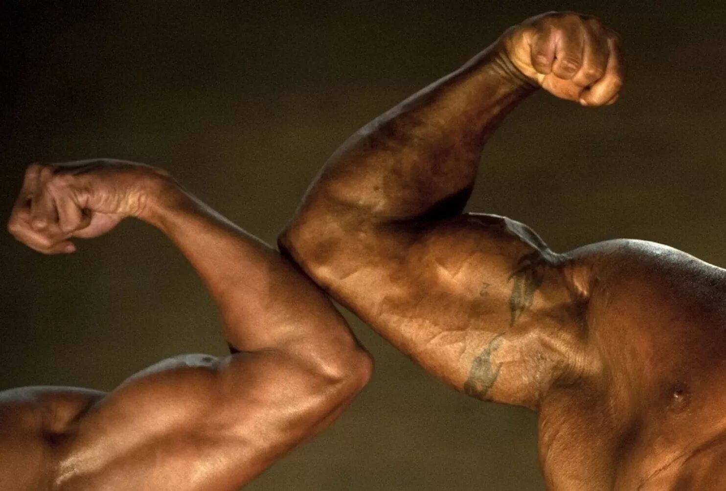 Стероидные анаболики. Современные бодибилдеры. Бодибилдеры на анаболиках. Последствия химии в бодибилдинге. Видео стероидов.