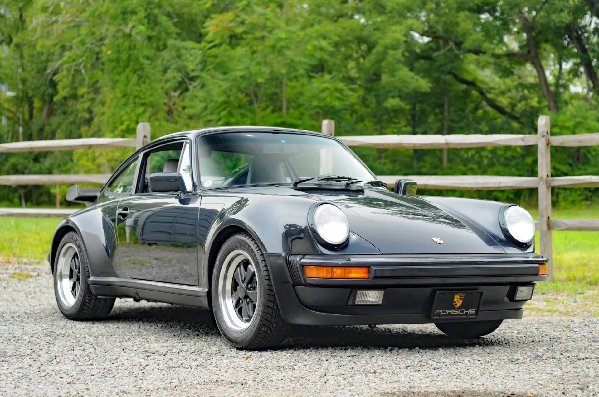 Porsche 911 930. Порше 911 1977. Carrera 911 1977. Porsche 911 930 turbo. Порше каррера 911 турбо.