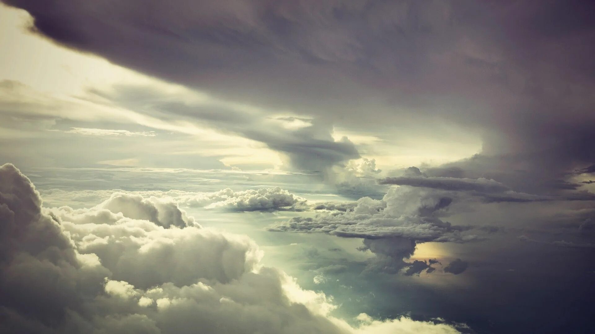 There are lots of clouds