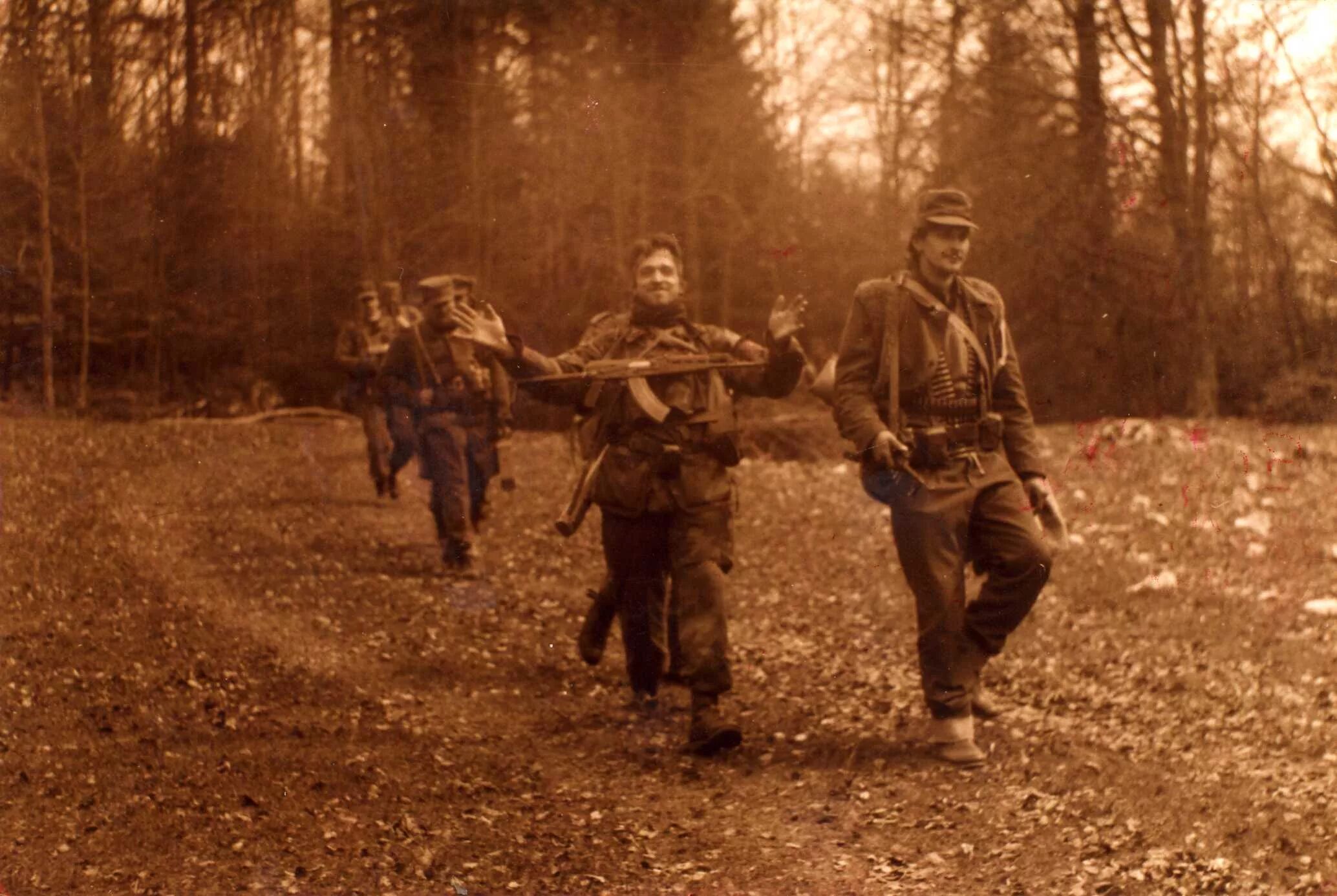 Яремчук русские добровольцы в испании. Сербские добровольцы 1999. Русский доброволец. Флаг добровольцев донбасса. Русский добровольческий отряд в боснии в 1992-1993.